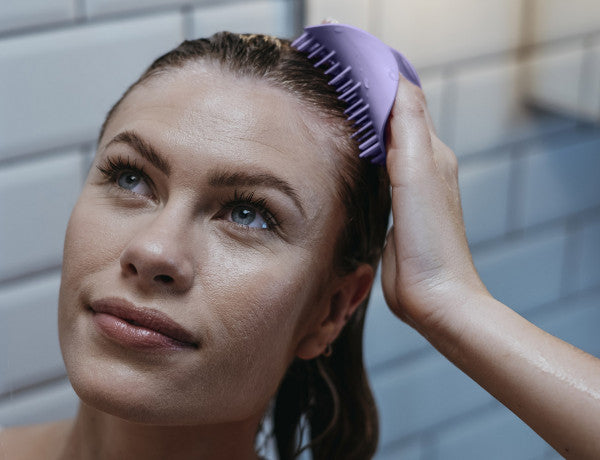 Escova de Banho p/ Massajar e Esfoliar Couro Cabeludo Tangle Teezer Scalp Exfoliator & Massager [Rosa]